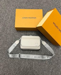 תיק פאוץ׳ לגבר – עיצוב ספורטיבי עם רצועת כתף מתכווננת 