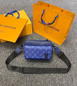 תיק פאוץ׳ לגבר – עיצוב ספורטיבי עם רצועת כתף מתכווננת 