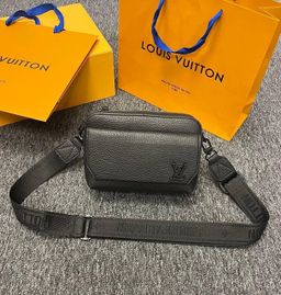 תיק פאוץ׳ לגבר – עיצוב ספורטיבי עם רצועת כתף מתכווננת 