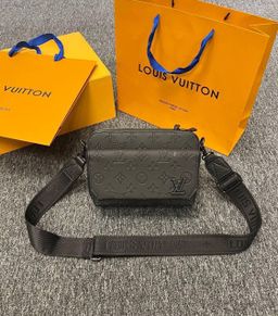 תיק פאוץ׳ לגבר – עיצוב ספורטיבי עם רצועת כתף מתכווננת 