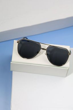 משקפי שמש לגבר – עיצוב יוקרתי עם מסגרת מתכת