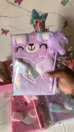 Carnet rose avec cadenas