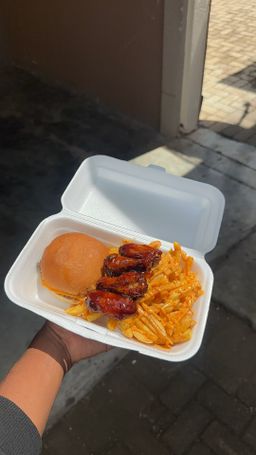 Burger+Regular fries+Four Wings