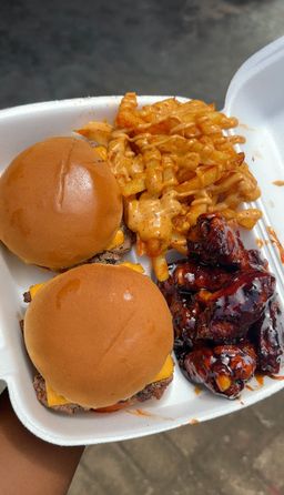 Regular platter + Eight dunked wings