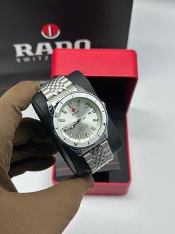 רד,ו - סמל סטטוס בעולם היוקרה | איכות גבוהה 