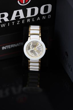 רד,ו - סמל סטטוס בעולם היוקרה | איכות גבוהה 