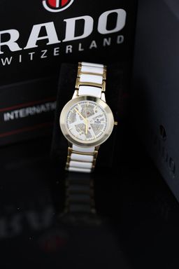 רד,ו - סמל סטטוס בעולם היוקרה | איכות גבוהה 