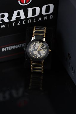 רד,ו - סמל סטטוס בעולם היוקרה | איכות גבוהה 