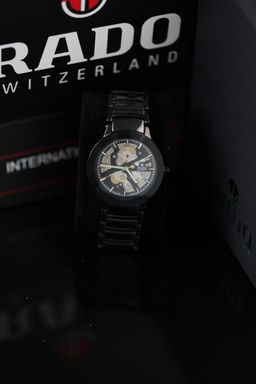 רד,ו - סמל סטטוס בעולם היוקרה | איכות גבוהה 