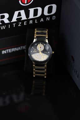 רד,ו - סמל סטטוס בעולם היוקרה | איכות גבוהה 