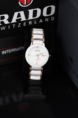 רד,ו - סמל סטטוס בעולם היוקרה | איכות גבוהה 