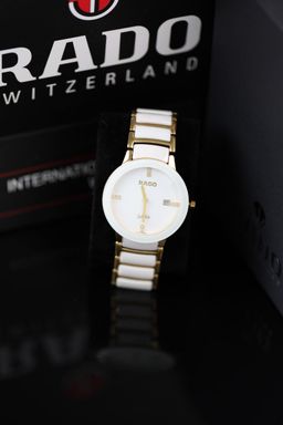 רד,ו - סמל סטטוס בעולם היוקרה | איכות גבוהה 