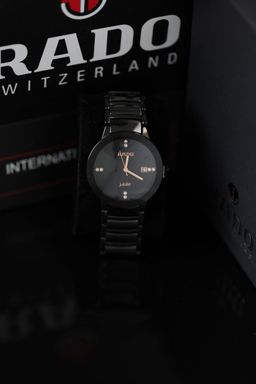 רד,ו - סמל סטטוס בעולם היוקרה | איכות גבוהה 