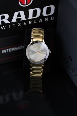 רד,ו - סמל סטטוס בעולם היוקרה | איכות גבוהה 