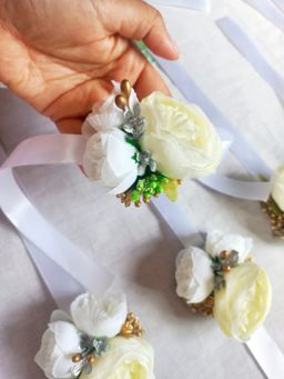 🌹 Rosepeony Wrist Corsage 