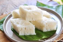 Nostalgic white sugar cake 