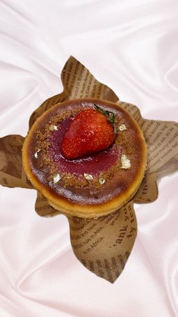 Strawberry Burnt Basque Cheesecake 4 Inch