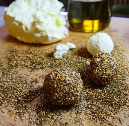 Jar of Zattar Labneh Balls - 550 Ml