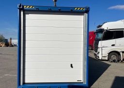 Contenedor de 40 pies High Cube modificado – Pared lateral + puerta seccional