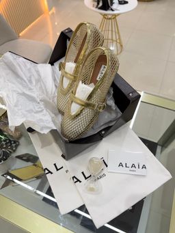 Sabrinas Alaia - metallic gold 