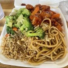 Medium TV Tray Half Fried Rice Half Chowmein