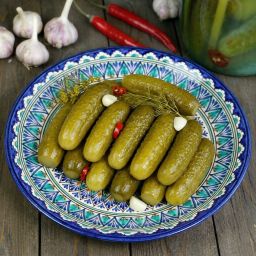 Pickled cucumbers / Соленые бочковые огурцы