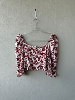 Blusa Crop Top Zara - Estampa Floral y Estilo Romántico