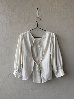 Blusa Plisada con Espalda Abierta - Color Crema