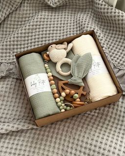 Mom's Gifting Mixed of Premium Toys