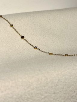 Chaîne au pied Carole