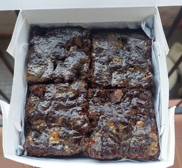 Caramel brownie box