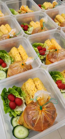 Roti Kirai Set with Chicken Curry