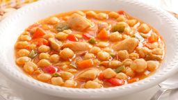 garbanzos con pollo y vegetales