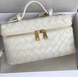 7012 - Woven Vanity Bag 