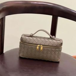 7012 - Woven Vanity Bag 