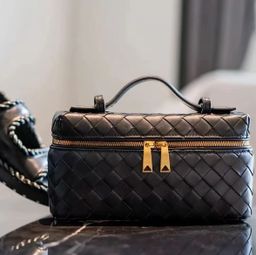 7012 - Woven Vanity Bag 