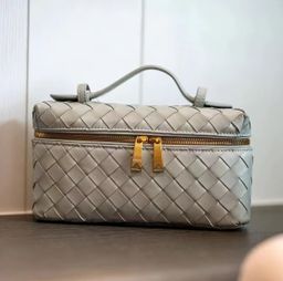 7012 - Woven Vanity Bag 