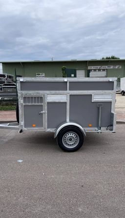Remolque para perros BW Trailers: 4 compartimentos con maletero