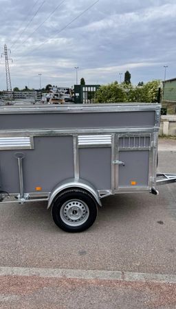 Remolque para perros BW Trailers: 4 compartimentos con maletero