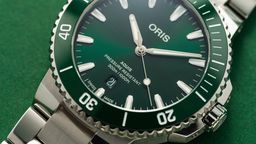 Aquis Date Green