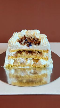 Caramelised Apple and Pecan Cake | 焦糖蘋果琥珀碧根果蛋糕