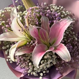 fresh flower bouquet with baby breaths