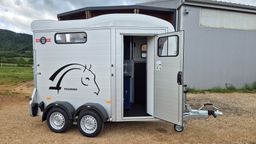 Van 2 places Touring Country + Sellerie – Édition 30 ans Cheval Liberté (Blanc)