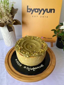 Pistachio Burnt Cheesecake