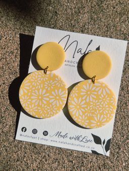 Butter yellow flower print