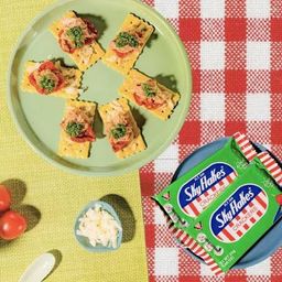 Sky Flakes Crackers Onion & Chives 25g