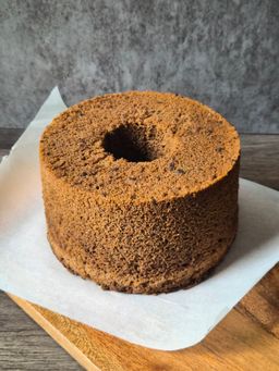 Chocolate-Hojicha Chiffon Cake