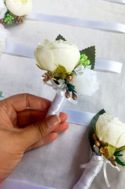 🌿Floral Boutonniere – Elegant Detail 