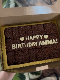 Medium Brownie (9' x 6' inch) 