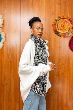 Ascili Snuggy Cardigan - White / Black